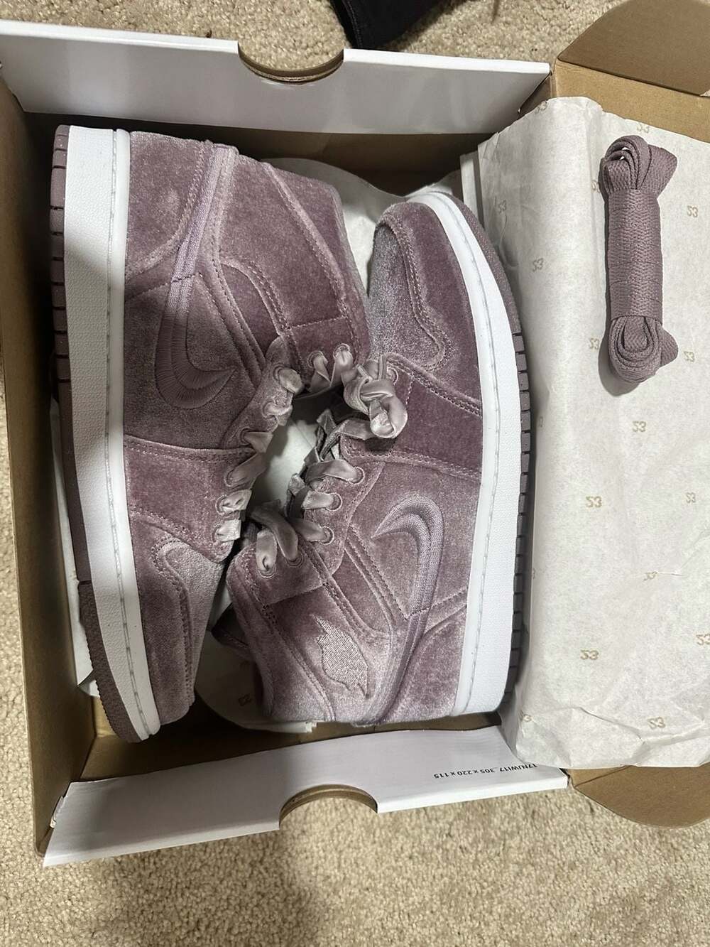 Nike WMNS Air Jordan 1 Mid SE Purple Smoke Velvet Size 8.5